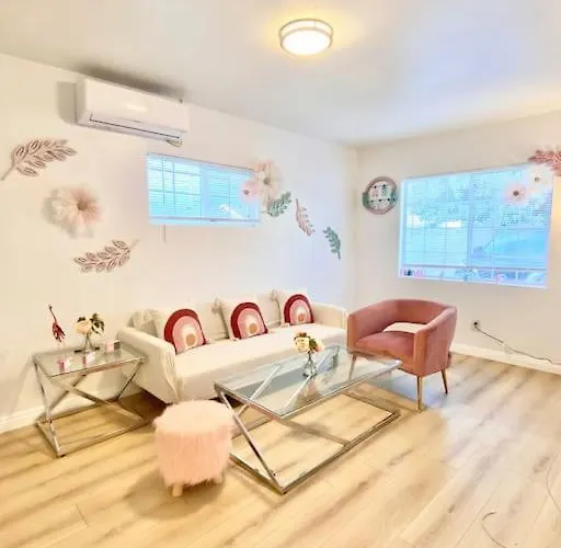 Pink Cozy House 2 Bedrooms
