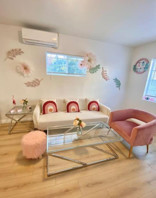 Pink Cozy House 2 Bedrooms * Rosemead